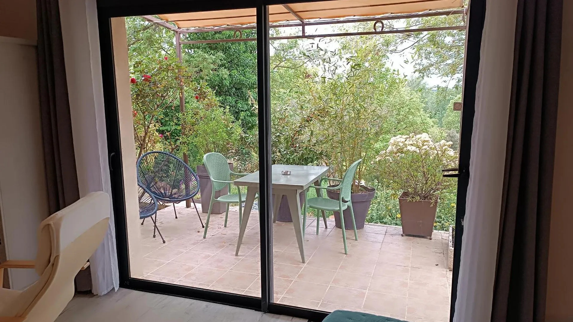 Mas Auroma Bed & Breakfast Murs