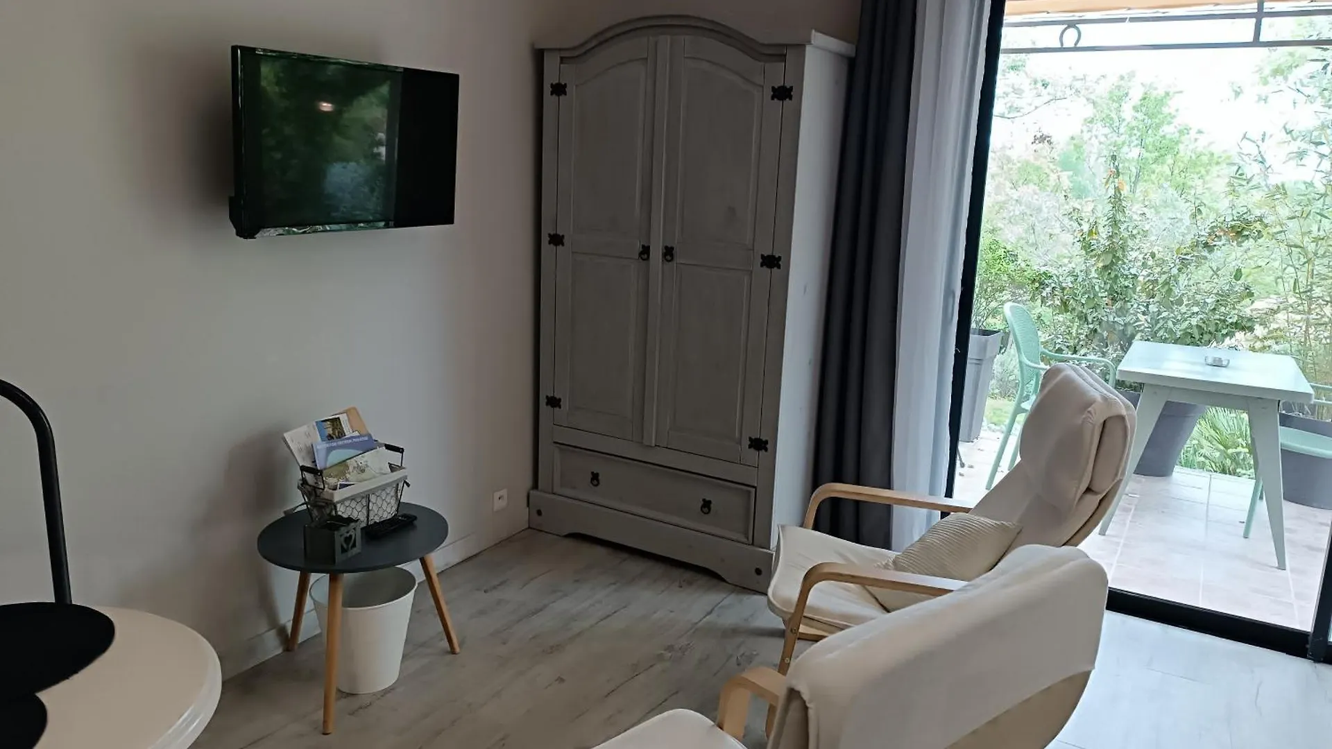 Mas Auroma Bed & Breakfast Murs