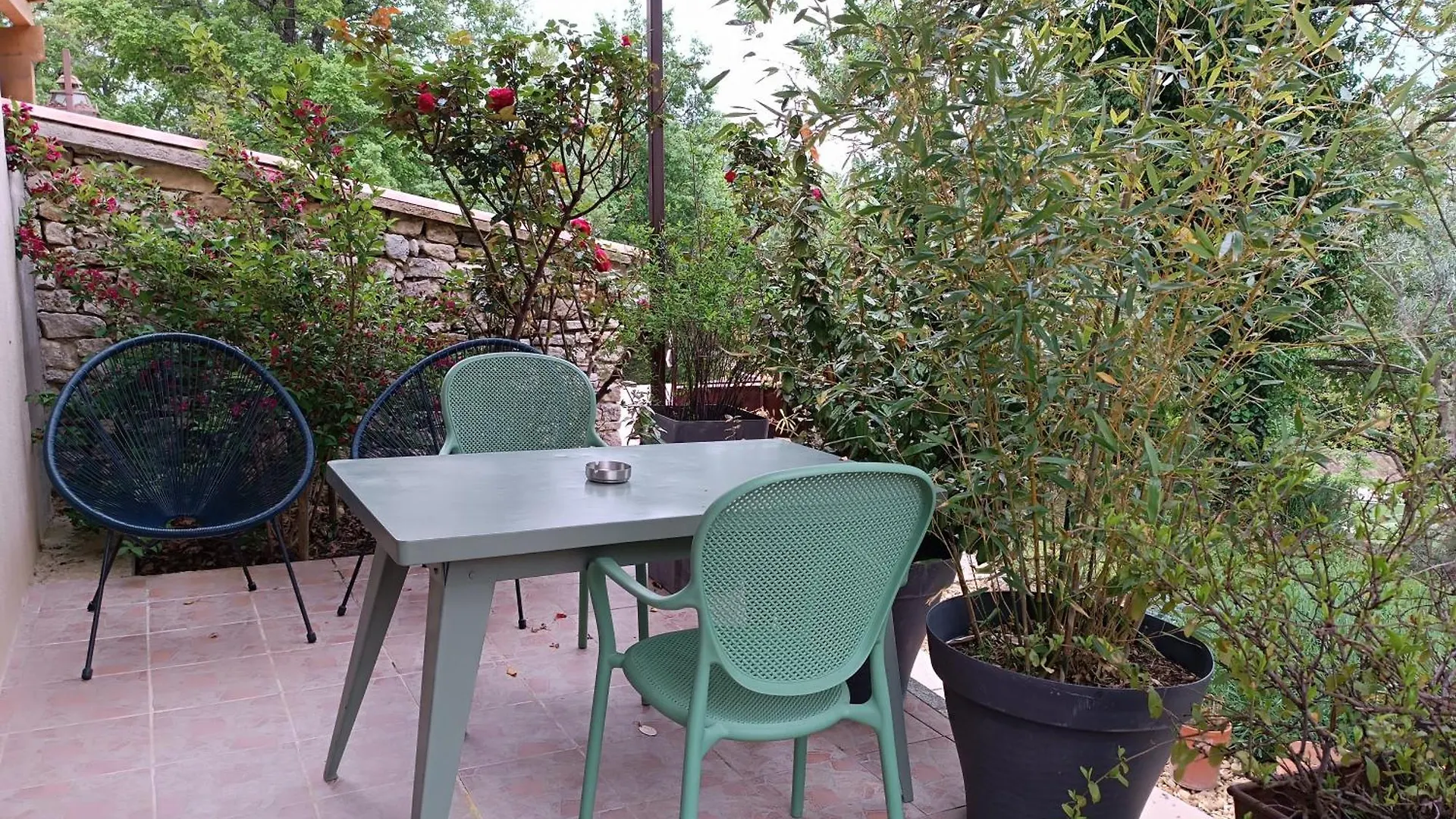Mas Auroma Bed & Breakfast Murs  0*, Murs (Vaucluse) France