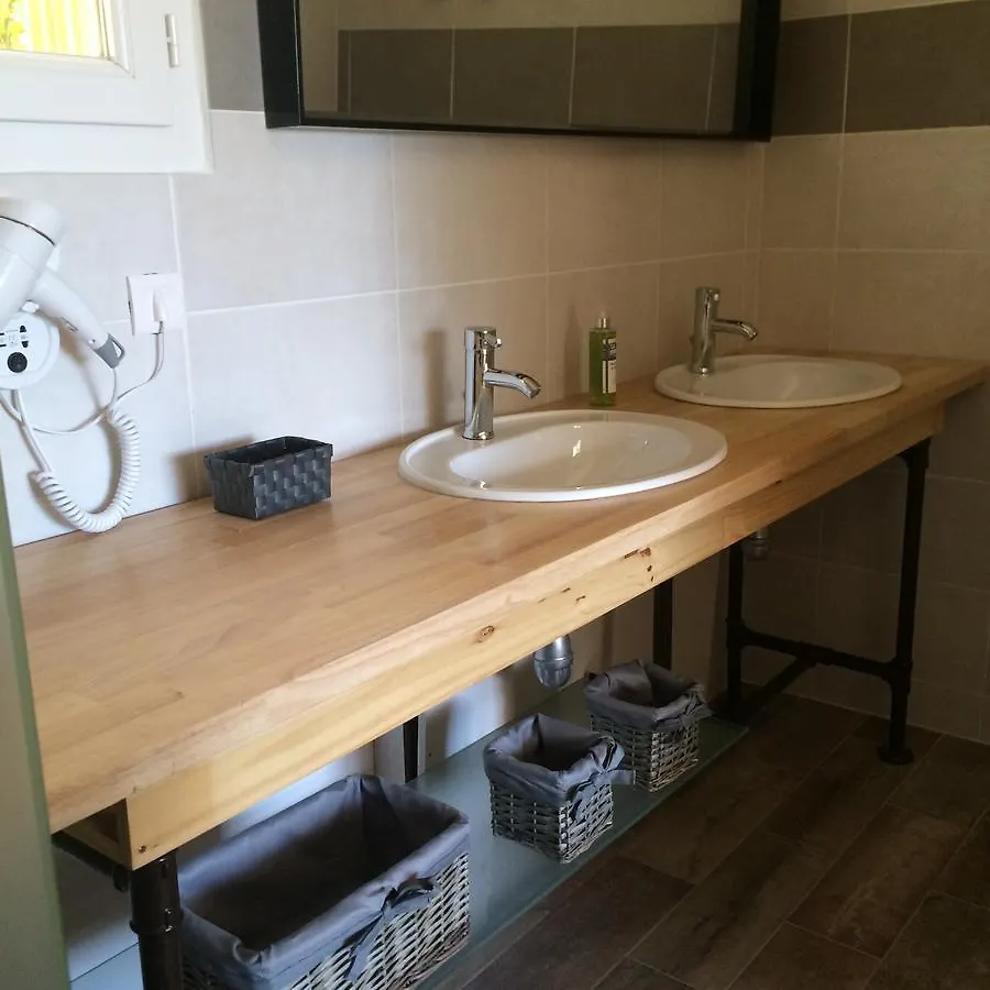 Mas Auroma Bed & Breakfast Murs