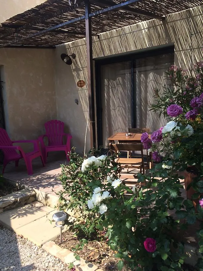 Mas Auroma Bed & Breakfast Murs